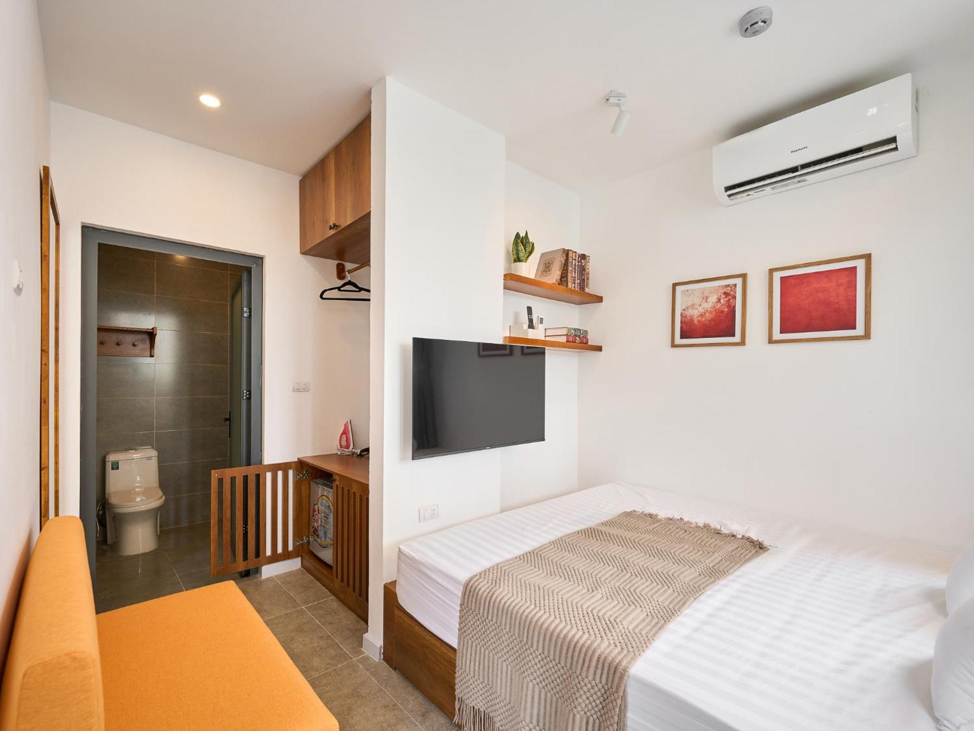 Paradox Saigon Centre-streetview-near Nguyen Hue-100m2 Rooftop Pool Appartement