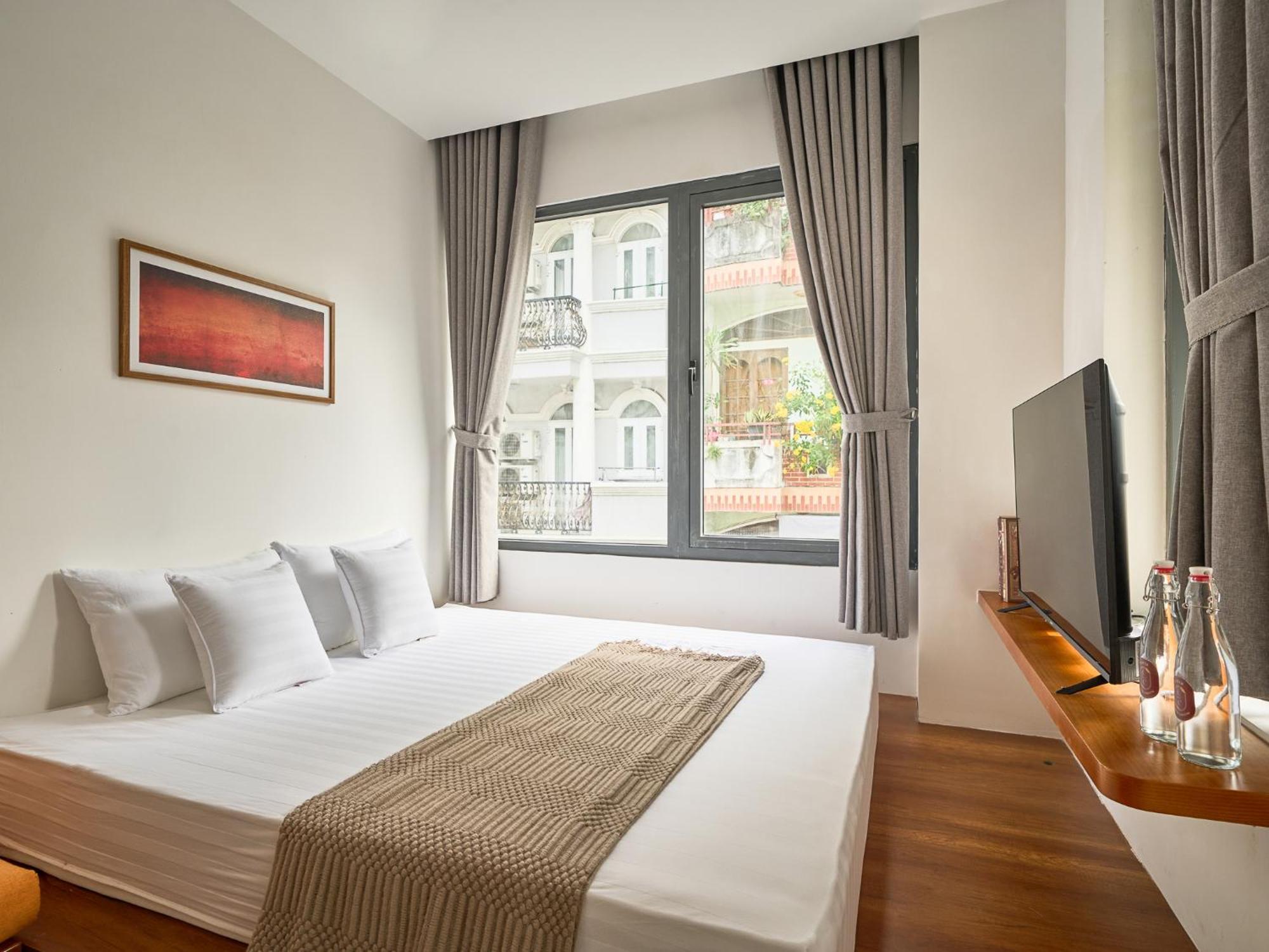 Paradox Saigon Centre-streetview-near Nguyen Hue-100m2 Rooftop Pool Appartement