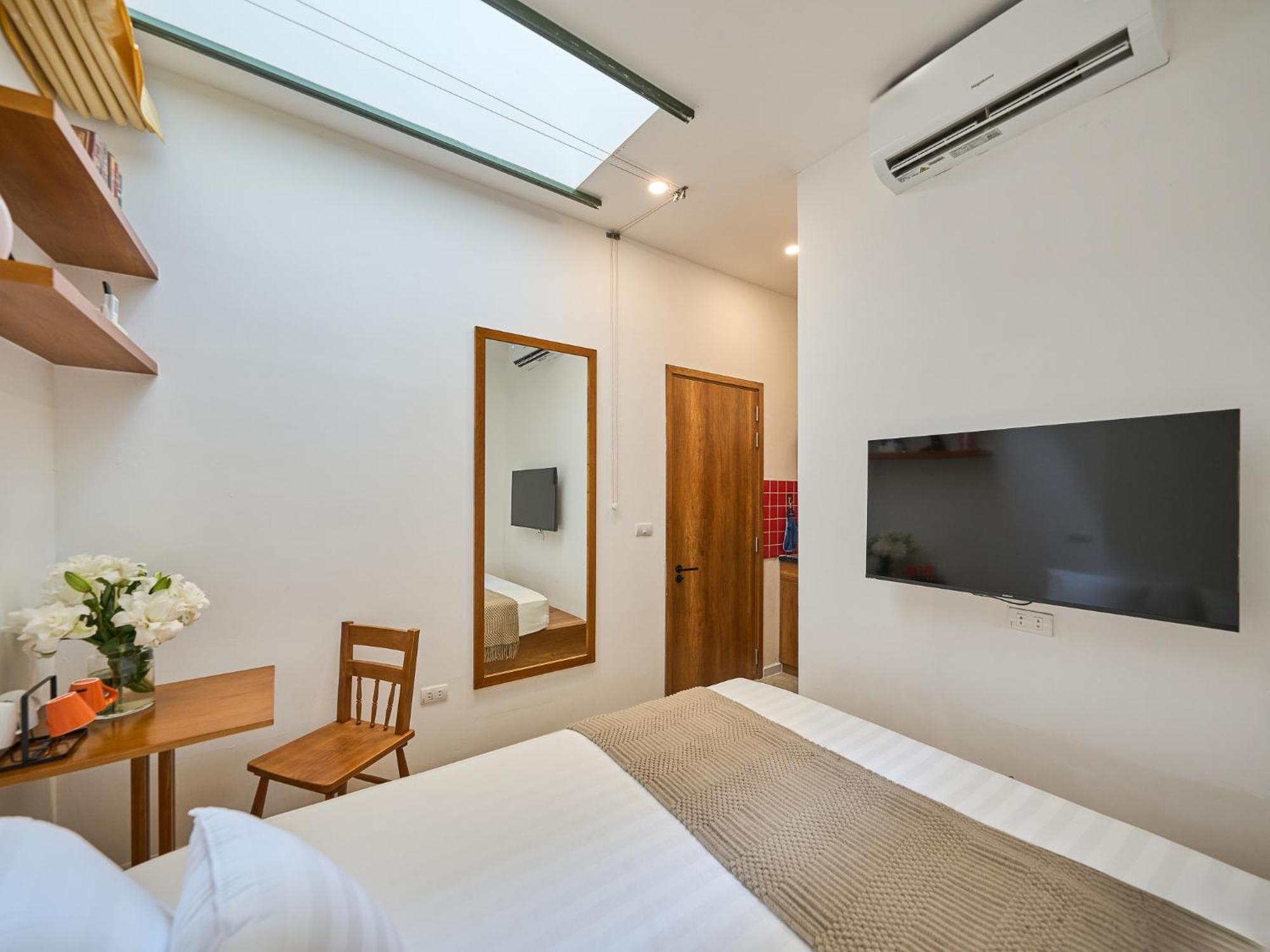 Appartement Paradox Saigon Centre-streetview-near Nguyen Hue-100m2 Rooftop Pool *