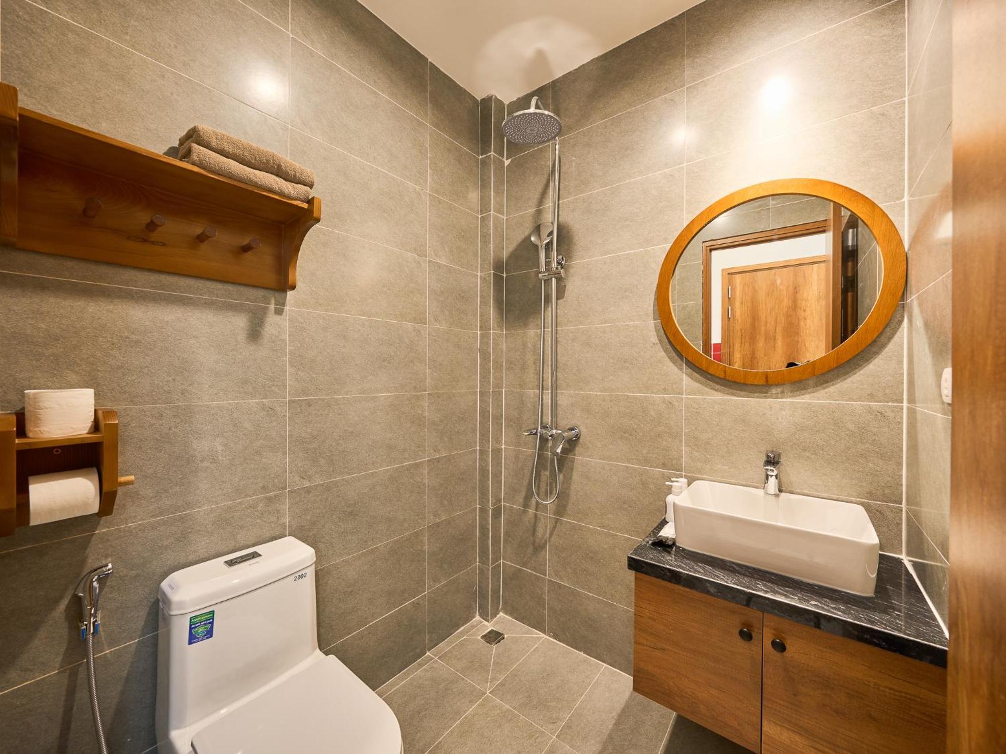 Paradox Saigon Centre-streetview-near Nguyen Hue-100m2 Rooftop Pool Appartement
