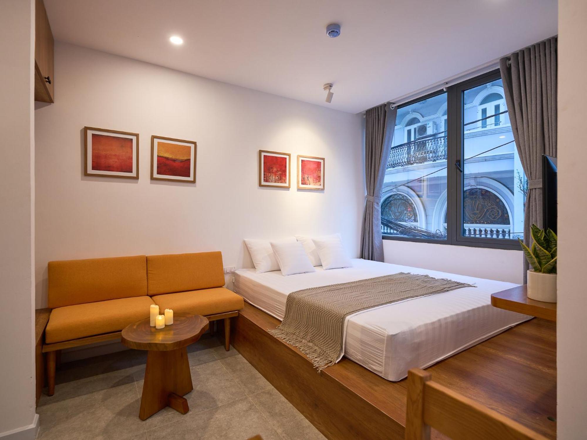 Paradox Saigon Centre-streetview-near Nguyen Hue-100m2 Rooftop Pool Appartement