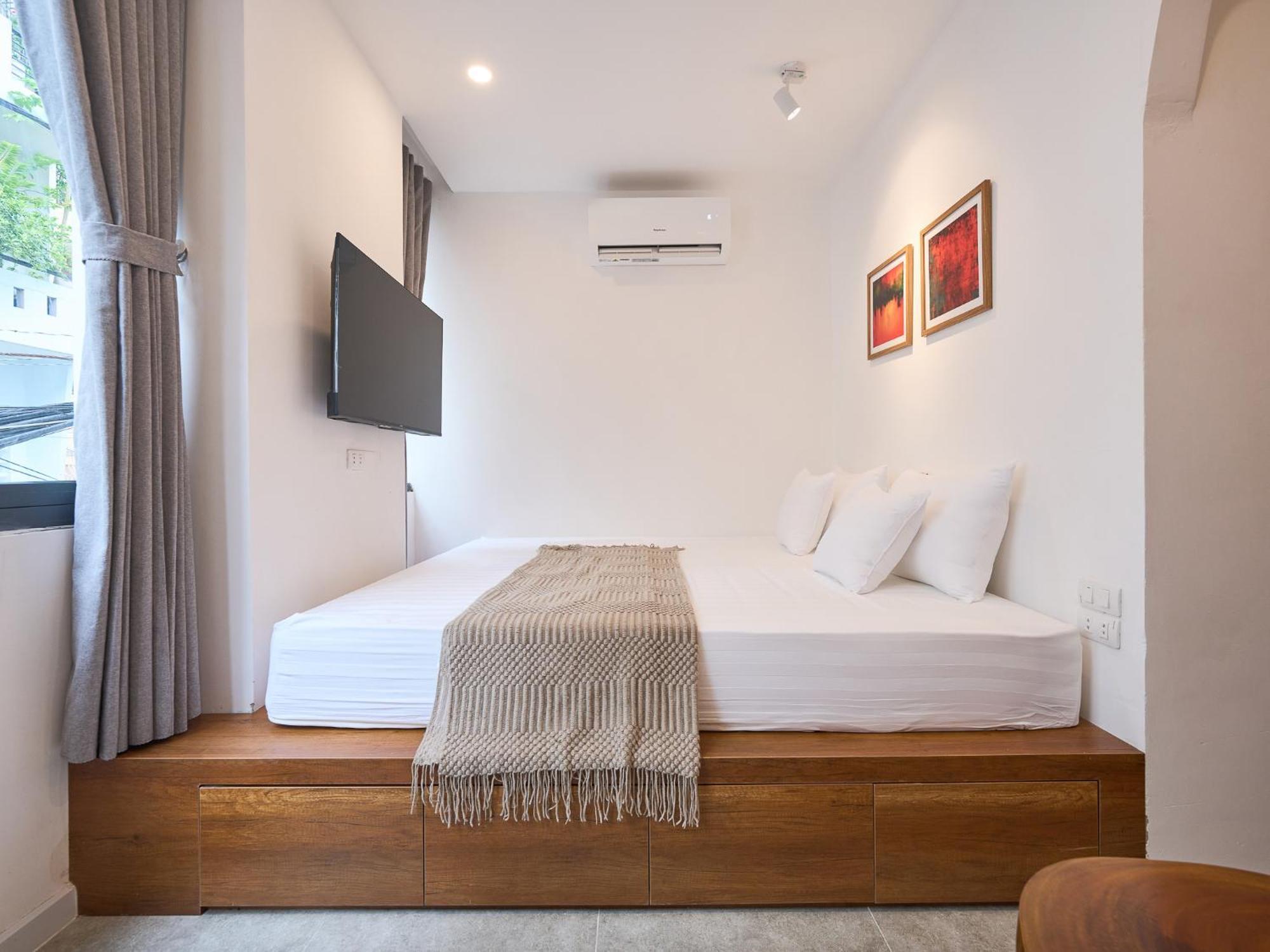 Paradox Saigon Centre-streetview-near Nguyen Hue-100m2 Rooftop Pool Appartement